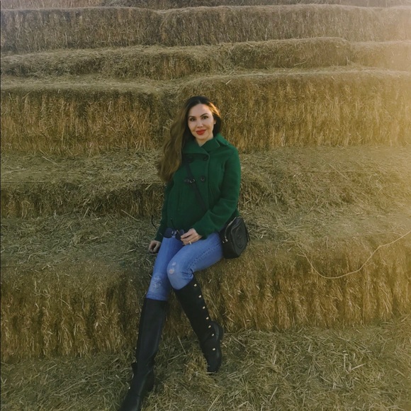 Meet your Posher, Iris - Picture 2 of 2